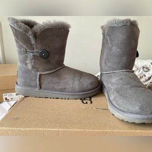 SOLD UGG Bailey Button gray boots kids size 4 / women’s size 6